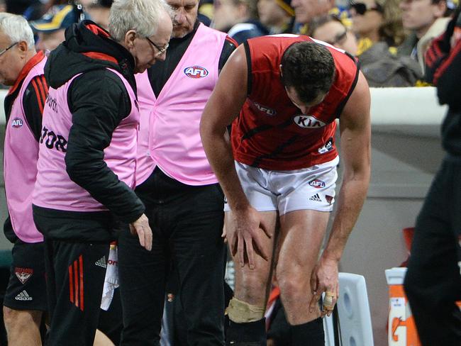 Essendon doctor Bruce Reid takes a look at Matthew Leuenberger’s knee. Picture: Daniel Wilkins