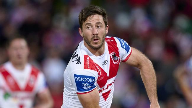 SYDNEY, AUSTRALIA - SEPTEMBER 02: Ben Hunt of the Dragons runs the ball during the round 27 NRL match between St George Illawarra Dragons and Newcastle Knights at Netstrata Jubilee Stadium on September 02, 2023 in Sydney, Australia. (Photo by Brett Hemmings/Getty Images)