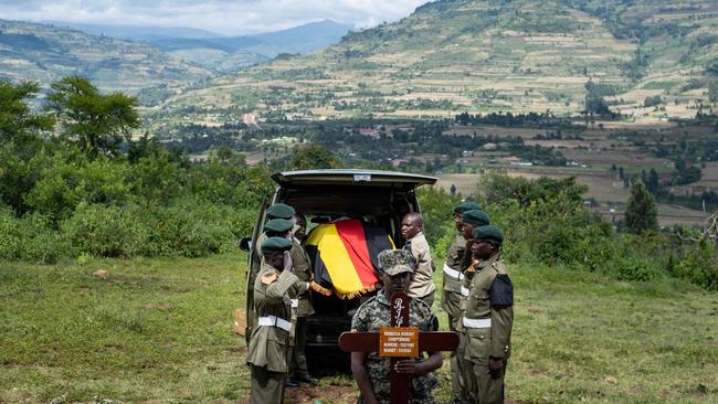 Uganda people's Defense Forces officers move the coffin. Photo by BADRU KATUMBA / AFP.