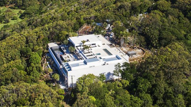 An aerial view of Chris Hemsworth and Elsa Pataky's property.