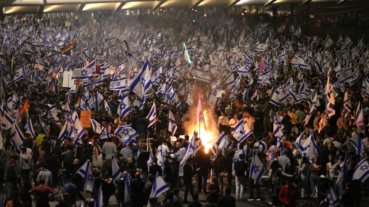 Mass Protests In Israel After Benjamin Netanyahu Fires Defence Minister ...