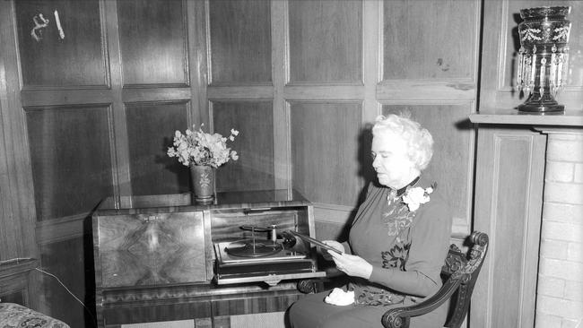 Sister Elizabeth Kenny relaxes listening to her radio gramophone after her retirement to Toowoomba. Picture: Fred Carew / The Courier Mail Photo Archive.