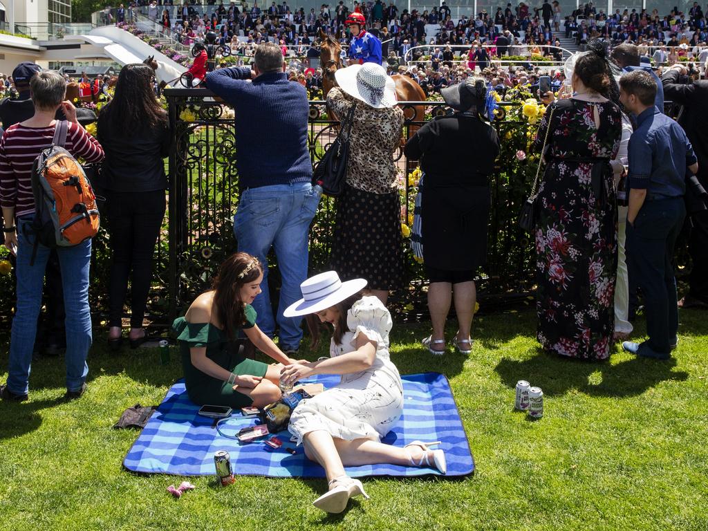 Past Melbourne Cup Worst Drunk Disorderly Racegoers Gallery 6759