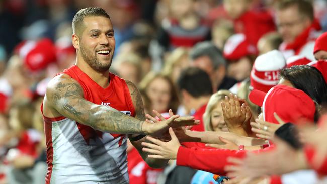 Lance Franklin thanking Swans fans last season.