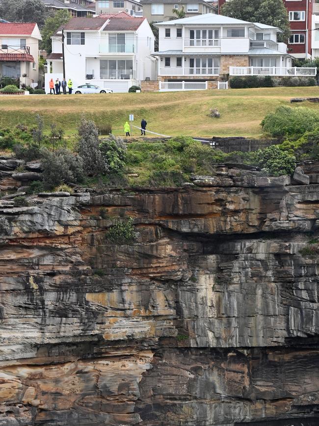 Police are seen at the cliff tops at Diamond Bay on Thursday. Picture: NCA NewsWire / Jeremy Piper