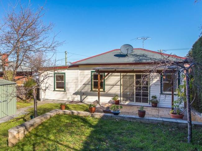 All of this plus ocean views for under $500k? It’s not 1976, it’s Hobart, today.