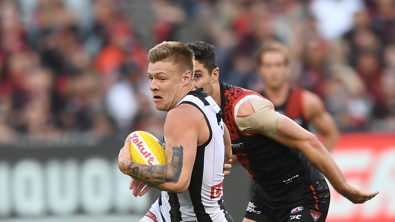 Jordan de Goey of the Magpies is seen in action during the Round 6 AFL match between the Essendon Bombers and the Collingwood Magpies at the MCG in Melbourne, Thursday, April 25, 2019. (AAP Image/Julian Smith) NO ARCHIVING, EDITORIAL USE ONLY