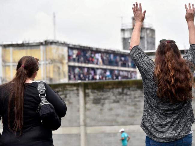 Cassie Sainsbury's mum, Lisa Evans, and sister, Khala, outside the El Buen Pastor prison in Bogota