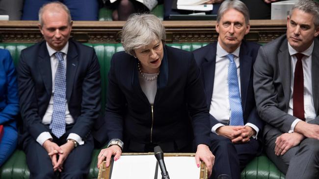 A handout photograph released by the UK Parliament shows Britain's Prime Minister Theresa May (C) making a statement in the House of Commons in London on January 15, 2019 directly after MPs rejected the government's Brexit deal. - Britain's parliament on Tuesday resoundingly rejected Prime Minister Theresa May's Brexit deal, triggering a no-confidence vote in her government and leaving the country on track to crash out of the EU. (Photo by Jessica TAYLOR / UK PARLIAMENT / AFP) / RESTRICTED TO EDITORIAL USE - NO USE FOR ENTERTAINMENT, SATIRICAL, ADVERTISING PURPOSES - MANDATORY CREDIT " AFP PHOTO / Jessica Taylor / UK Parliament"