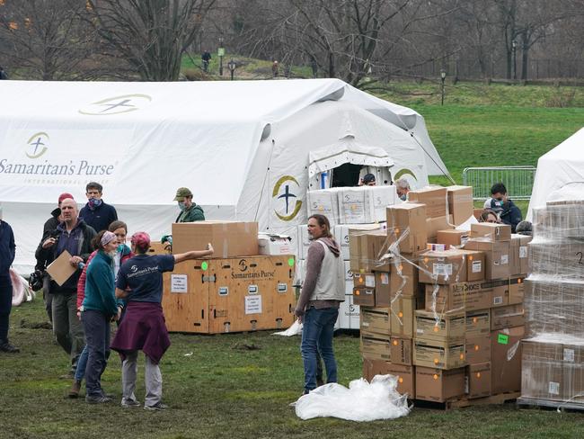 Volunteers set up an emergency field hospital for COVID patients at the height of New York’s crisis in 2020. Picture: AFP