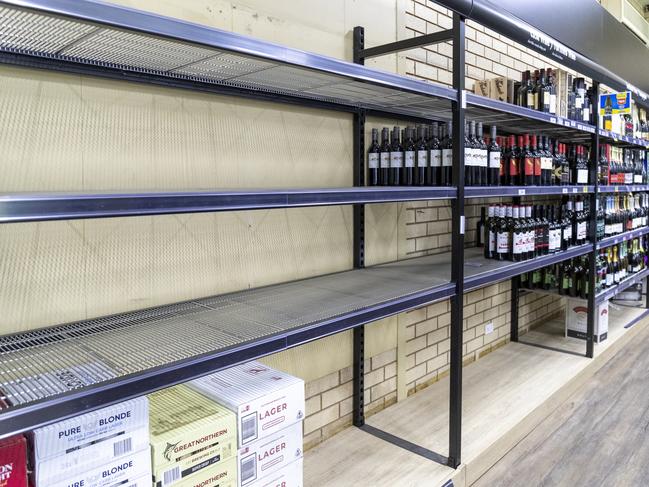 Cask wine sales over 1.5 litres are banned in Carnarvon, so shelves are empty. Picture: Jon Gellweiler/news.com.au