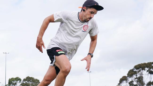 Collingwood skipper Scott Pendlebury trains on his own in Melbourne. Picture: AAP