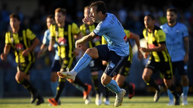 Sydney striker Adam le Fondre fires home from the penalty spot against Wellington Phoenix at Campbelltown Stadium. Picture: AAP
