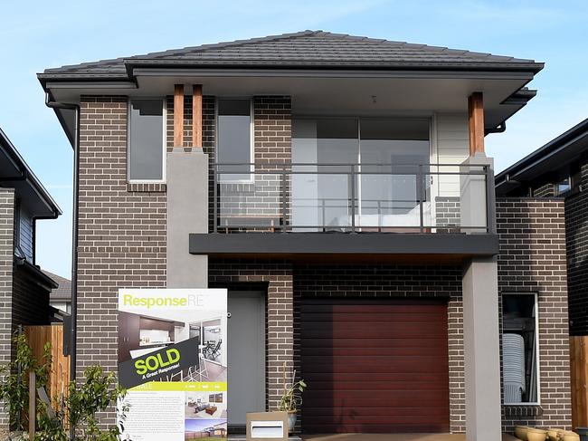 Residential housing is seen in Sydney's west, Thursday, July 26, 2018. Tumbling house prices in Sydney and Melbourne are the main drivers behind the first annual drop in national property prices in six years, a new report shows. (AAP Image/Dan Himbrechts) NO ARCHIVING