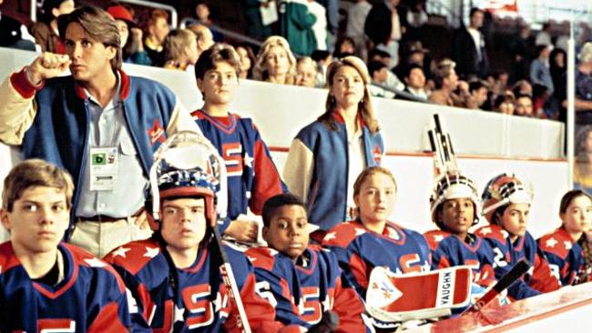 The Mighty Ducks cast recreates a 'Flying V' while reuniting for