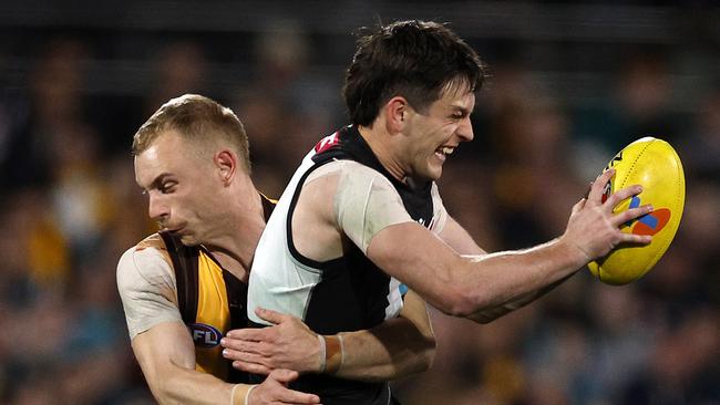 NCA. ADELAIDE, AUSTRALIA. September 13, 2024. AFL Semi Finals. Hawthorn vs Port Adelaide at the Adelaide Oval. Hawthorns James Worpel tackles Ports Zak Butters in the fourth quarter. Picture: Michael Klein