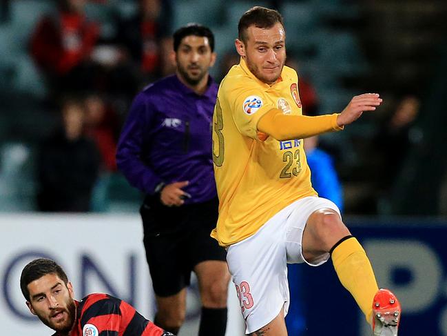 Alessandro Diamanti in Asian Champions League action against Western Sydney Wanderers. Picture: Mark Evans