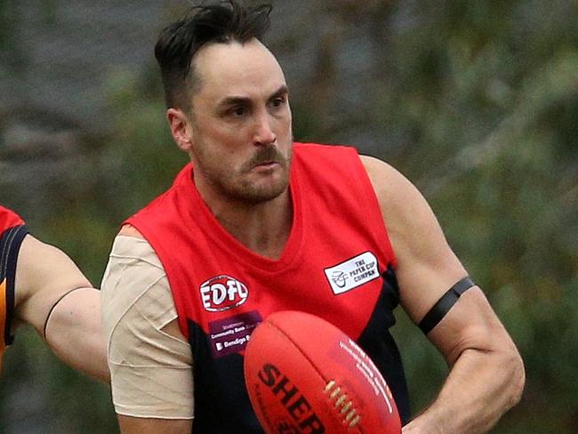 EDFL footy Tullamarine v East Keilor: Bradley Allen of Tullamarine handpassesSaturday, April 24, 2021, in Oak Park, Victoria, Australia. Picture: Hamish Blair