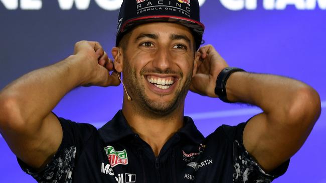 Daniel Ricciardo Singapore GP 2017: ‘I’m good looking and fast’ | news ...
