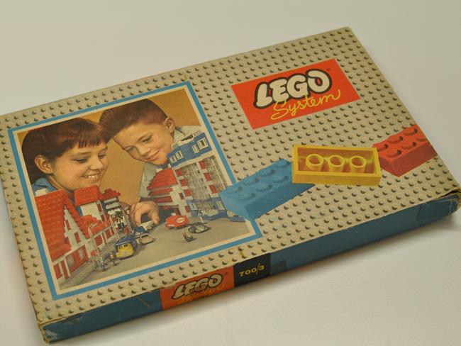 A box of LOGO from the 1950s.