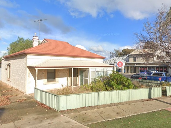 The cottage at 28 Adelaide Rd will be demolished to make room for the new fast food joint. Picture: Google Maps