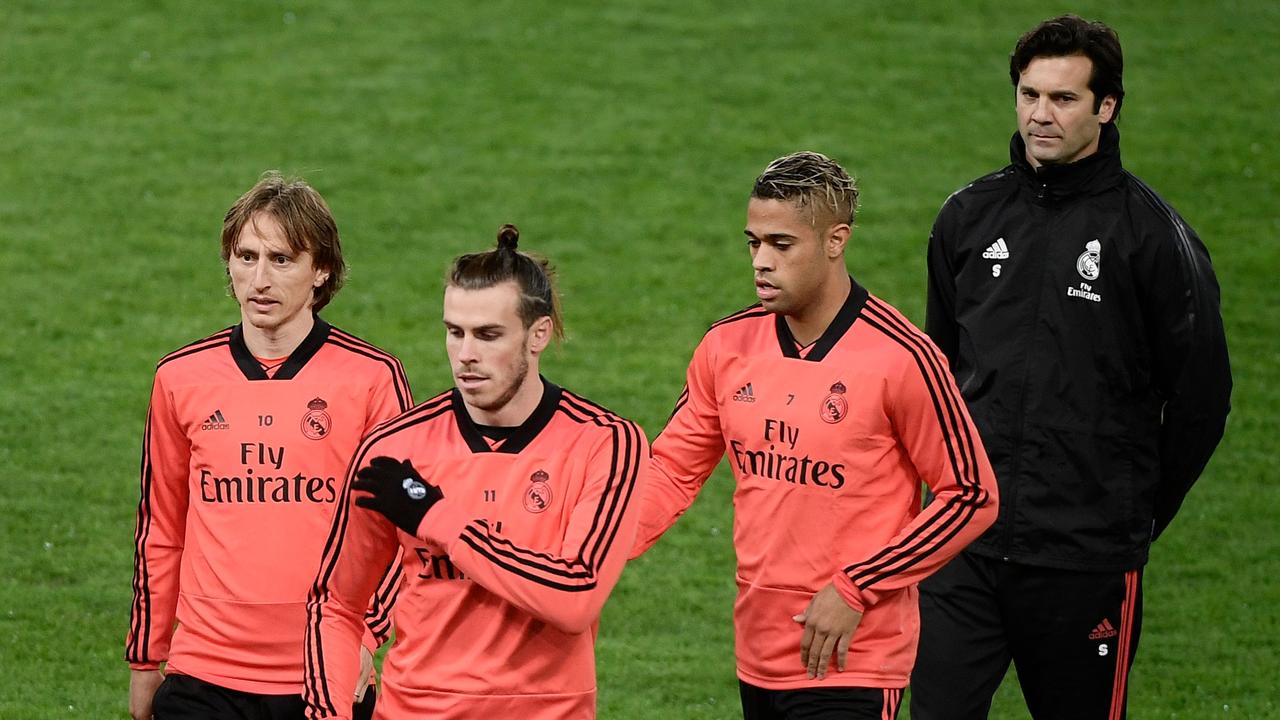 Real Madrid's Luka Modric,Gareth Bale,  Mariano and coach Santiago Solari attend a training session