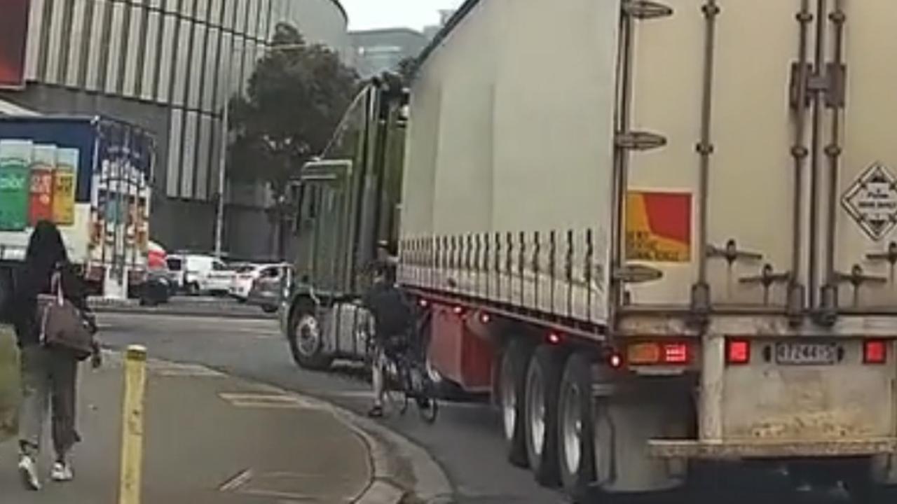 The cyclist decided to stop. Picture: Dash Cam Owners Australia