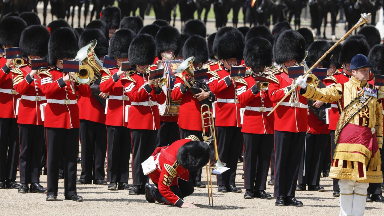 Three King’s Guards collapse at Colonel’s Review, Prince Williams ...