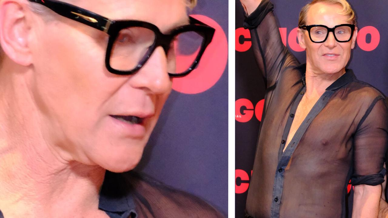 TV star flashes crotch on chilly red carpet