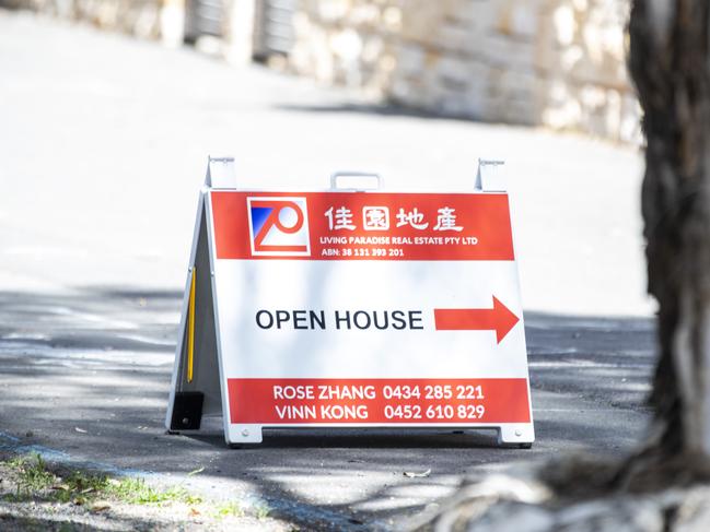 SYDNEY, AUSTRALIA - NewsWire Photos NOVEMBER 21, 2020: A general view of an open house sign is seen in Zetland. Picture: NCA NewsWire / Jenny Evans