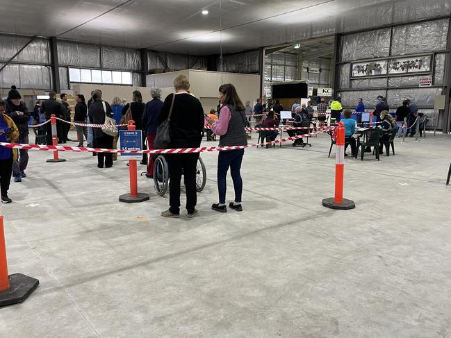 Hundreds roll up sleeves, get jab at Stanthorpe Pfizer clinic