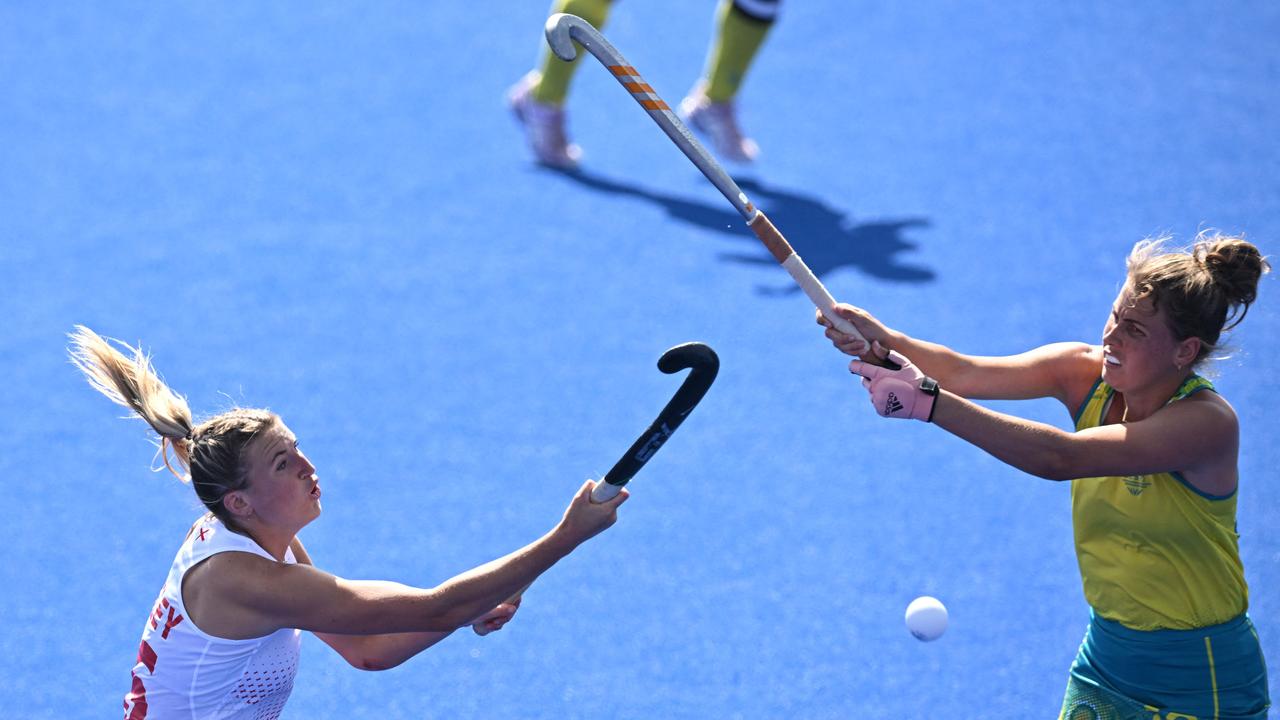 England's Lily Owsley (L) vies with Australia's Maddy Fitzpatrick for the ball. Picture: Paul Ellis / AFP)