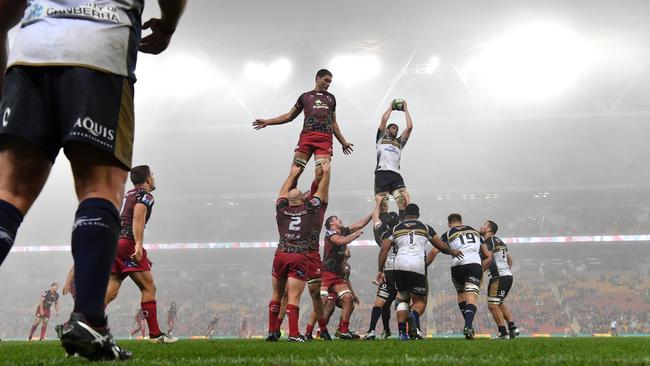 Fog envelopes the stadium during a lineout at Suncorp Stadium in Brisbane.