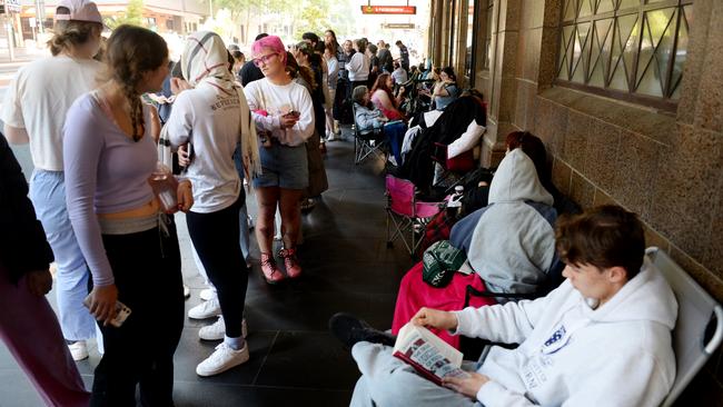 MELBOURNE, AUSTRALIA - NCA NewsWire Photos - 10 NOVEMBER, 2023: Taylor Swift fans queue for tickets outside Ticketek on Exhibition Street. Picture: NCA NewsWire / Andrew Henshaw