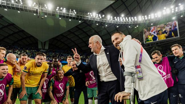 Arnold coaching at the 2022 FIFA World Cup. Picture: Facebook / Socceroos