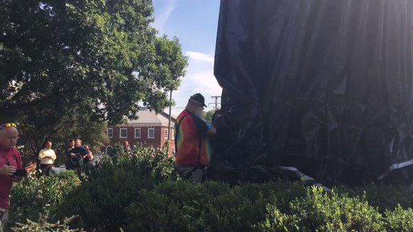 Man Cuts Off Shroud Covering Robert E. Lee Statue in Charlottesville. Credit - Twitter/Lauren Berg via Storyful