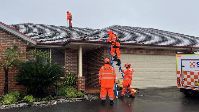 SES volunteers assessing a roof on Mountbatten St, Corrimal. Picture: Dylan Arvela