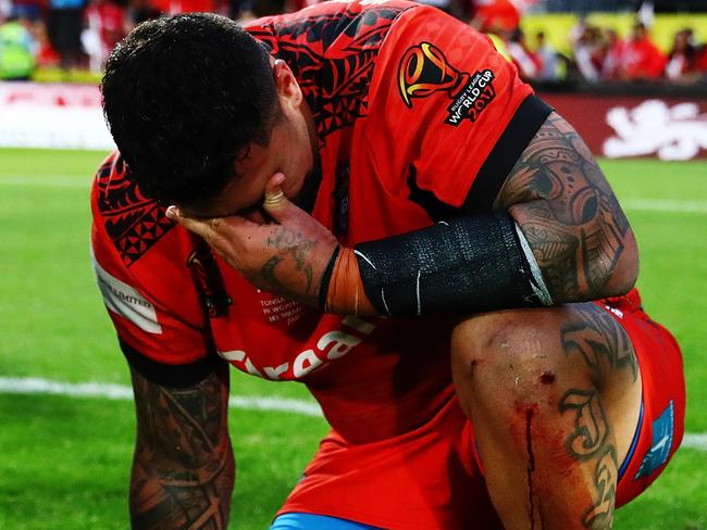 AUCKLAND, NEW ZEALAND - NOVEMBER 25: Andrew Fifita of Tonga cries on the field after losing the 2017 Rugby League World Cup Semi Final match between Tonga and England at Mt Smart Stadium on November 25, 2017 in Auckland, New Zealand.  (Photo by Hannah Peters/Getty Images)