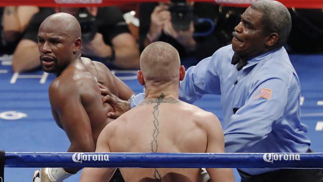 August 26, 2017 - Las Vegas, NEVADA, USA - Floyd Mayweather Jr., (Black and  Gold shorts), fights Conor McGregor (White Shorts)in a super welterweight  boxing match Saturday, Aug. 26, 2017, in Las