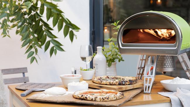 GOZNEY ROCCBOX PORTABLE PIZZA OVEN Pics x 2 supplied