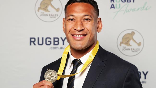 SYDNEY, AUSTRALIA - OCTOBER 26:  Israel Folau poses with the John Eales Medal during the 2017 Rugby Australia Awards at Royal Randwick Racecourse on October 26, 2017 in Sydney, Australia.  (Photo by Matt King/Getty Images)