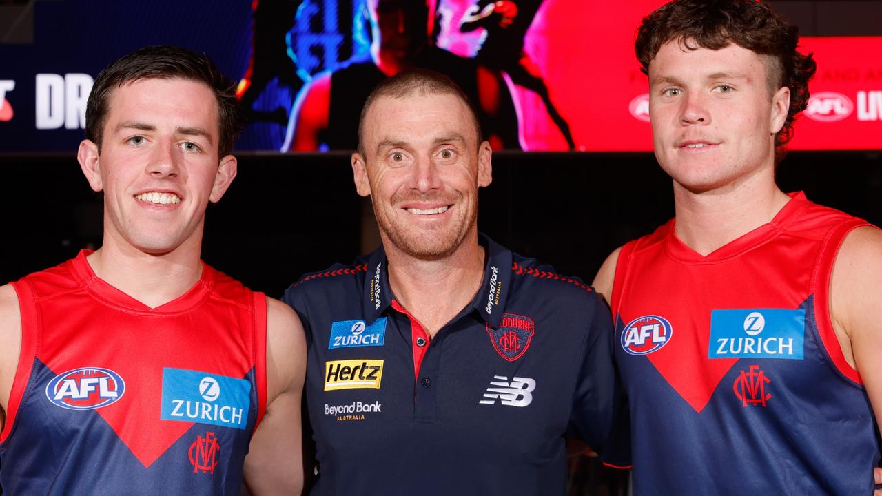 MELBOURNE, AUSTRALIA - NOVEMBER 20: Melbourne draft picks, Xavier Lindsay (let) and Harvey Langford (right) pose for a photo with Simon Goodwin, Senior Coach of the Demons during the 2024 Telstra AFL Draft at Marvel Stadium on November 20, 2024 in Melbourne, Australia. (Photo by Dylan Burns/AFL Photos via Getty Images)