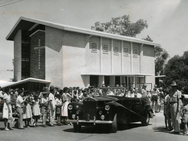 Queen Elizabeth II and the Duke of Edinburgh leaving the Flynn Memorial Church at Alice Springs in 1963.