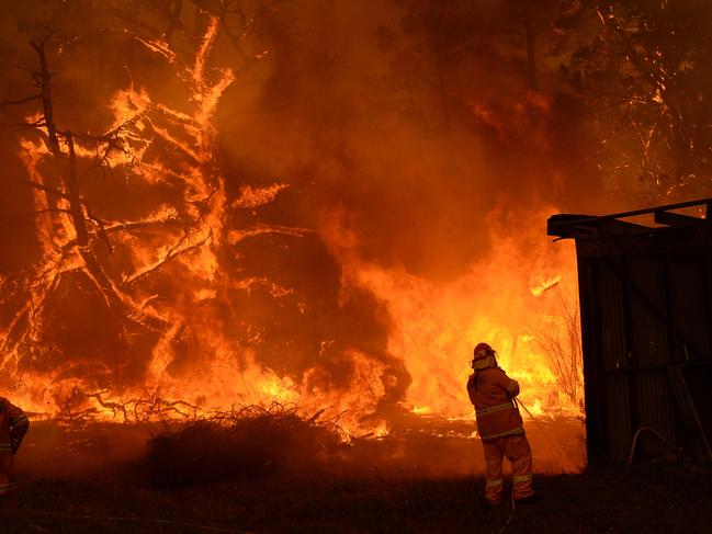 A massive fire approaches a property in Bilpin. Picture: Jeremy Piper