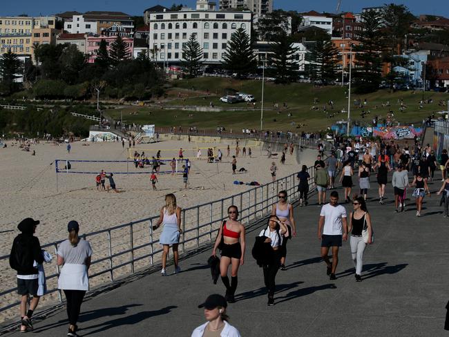 SYDNEY, AUSTRALIA - SEPTEMBER 24: People are seen exercising along the boardwalk at Bondi Beach on September 24, 2021 in Sydney, Australia. COVID-19 restrictions have eased for people in NSW who are fully vaccinated, with up to five people allowed to gather outdoors. The eased restrictions only apply to people who don't live in the 12 local government areas of concern and have received two doses of a COVID-19 vaccine. NSW Premier Gladys Berejiklian has outlined a roadmap out of the current statewide lockdown, with a range of restrictions to be eased when 70% of the state's eligible population are fully vaccinated. These freedoms will only be restored for the fully vaccinated. (Photo by Lisa Maree Williams/Getty Images)