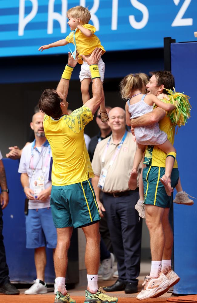 Ebden and Peers celebrate victory with their children. Picture: Getty Images