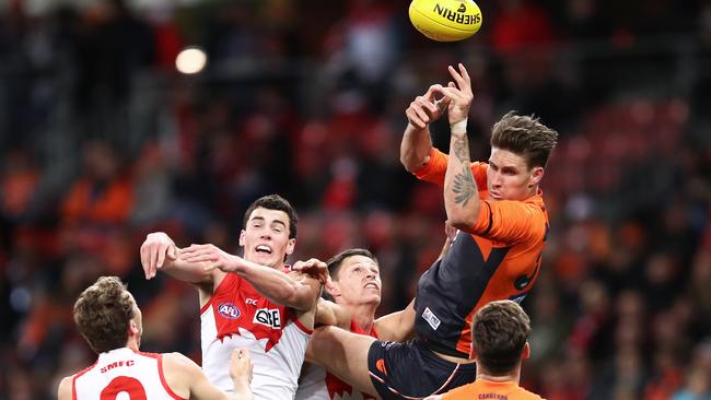 Former Giant Shane Mumford has helped Rory Lobb soar in 2018. Pic: AAP