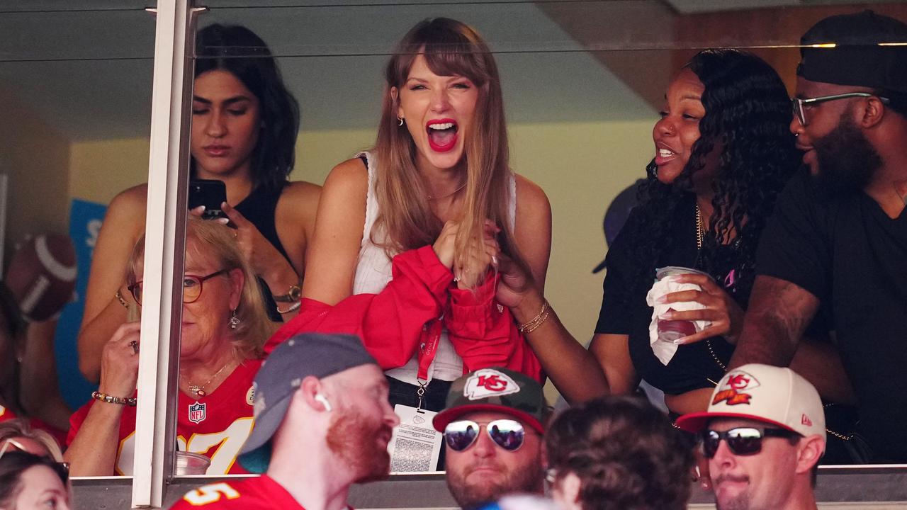 Taylor Swift watches Chiefs narrowly escape with win over Jets