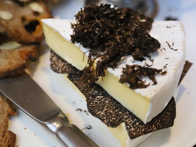 EAT STREET + Truffle Season 2020 - Prince of York - brie with truffle, photo - Jenifer Jagielski