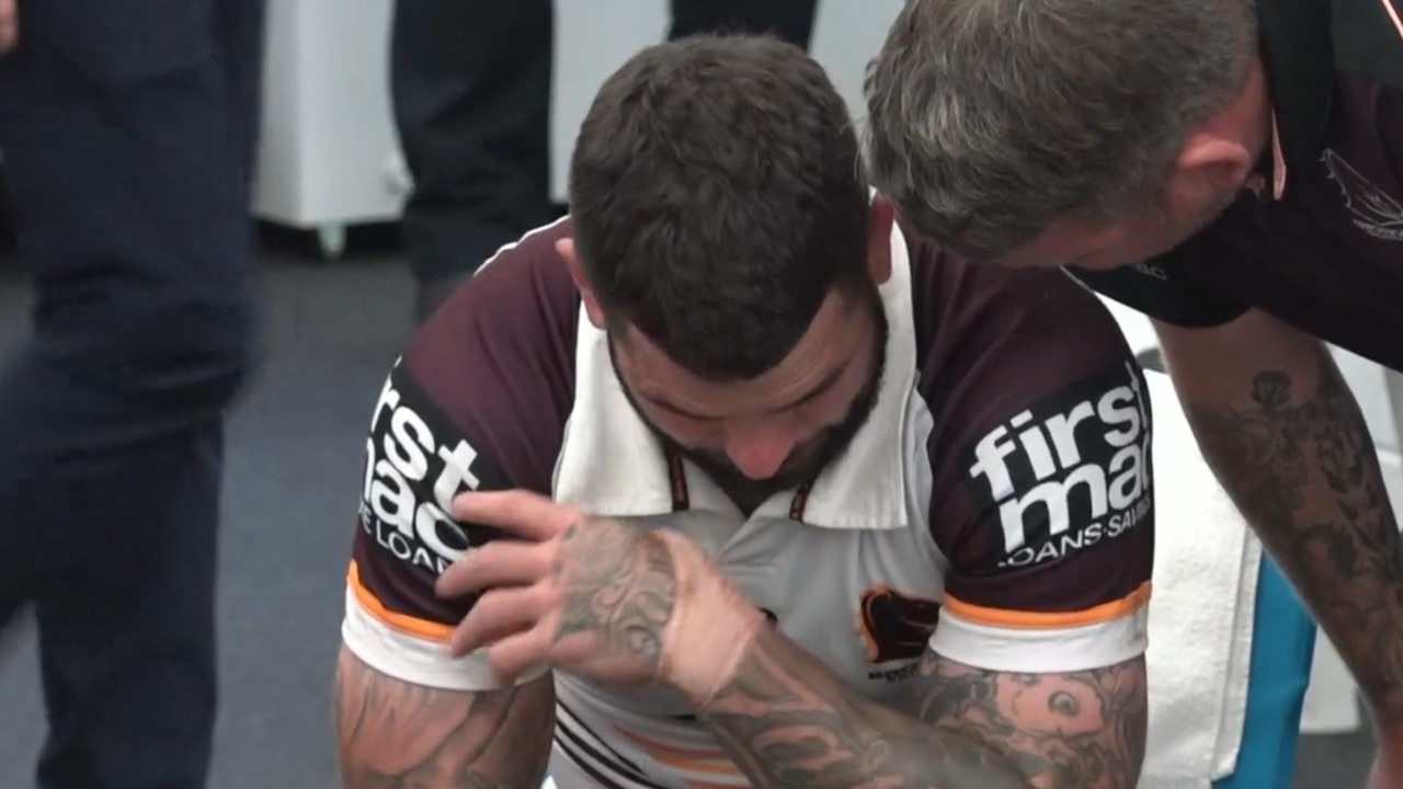 Heartbreaking scenes from the sheds at halftime. photo: Fox Sports